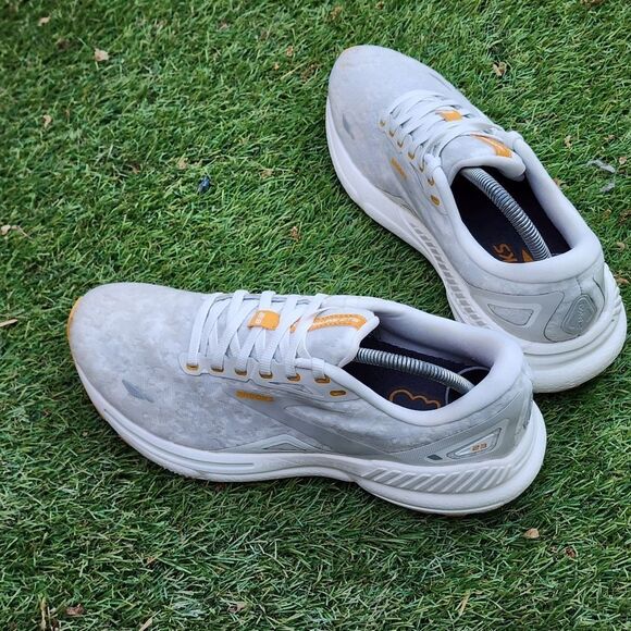BROOKS ADRENALINE GTS 23 - Women's Sneakers - SIZE 9.5B - Picture 4 of 10